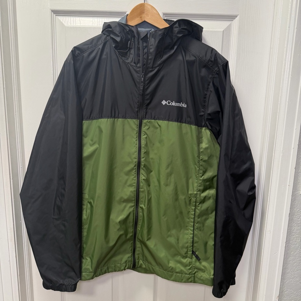Columbia Men’s Hooded Windbreaker Jacket, Black & Green, Medium, Spring